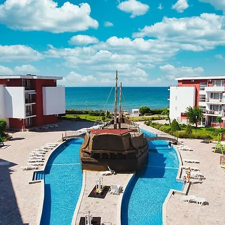 Beachfront With Sea Views شقة