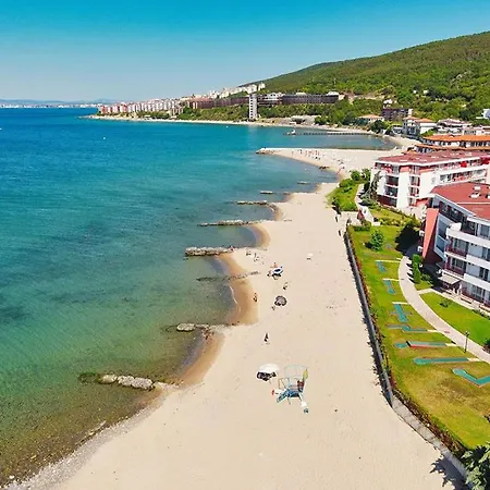 Beachfront With Sea Views شقة سفيتي فلاس