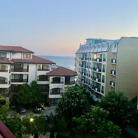 Beachfront With Sea Views شقة سفيتي فلاس