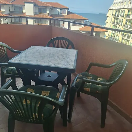 شقة Beachfront With Sea Views