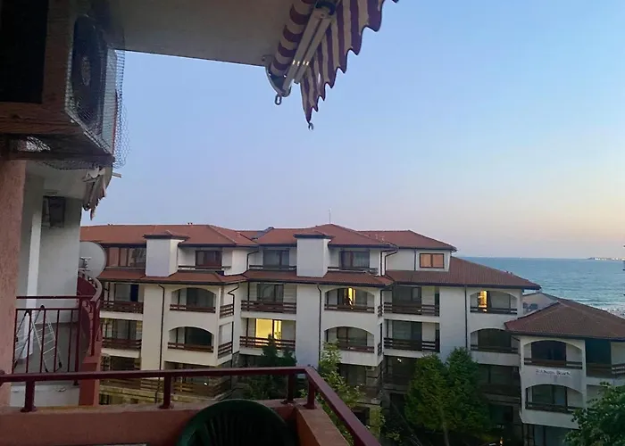 公寓 Beachfront With Sea Views